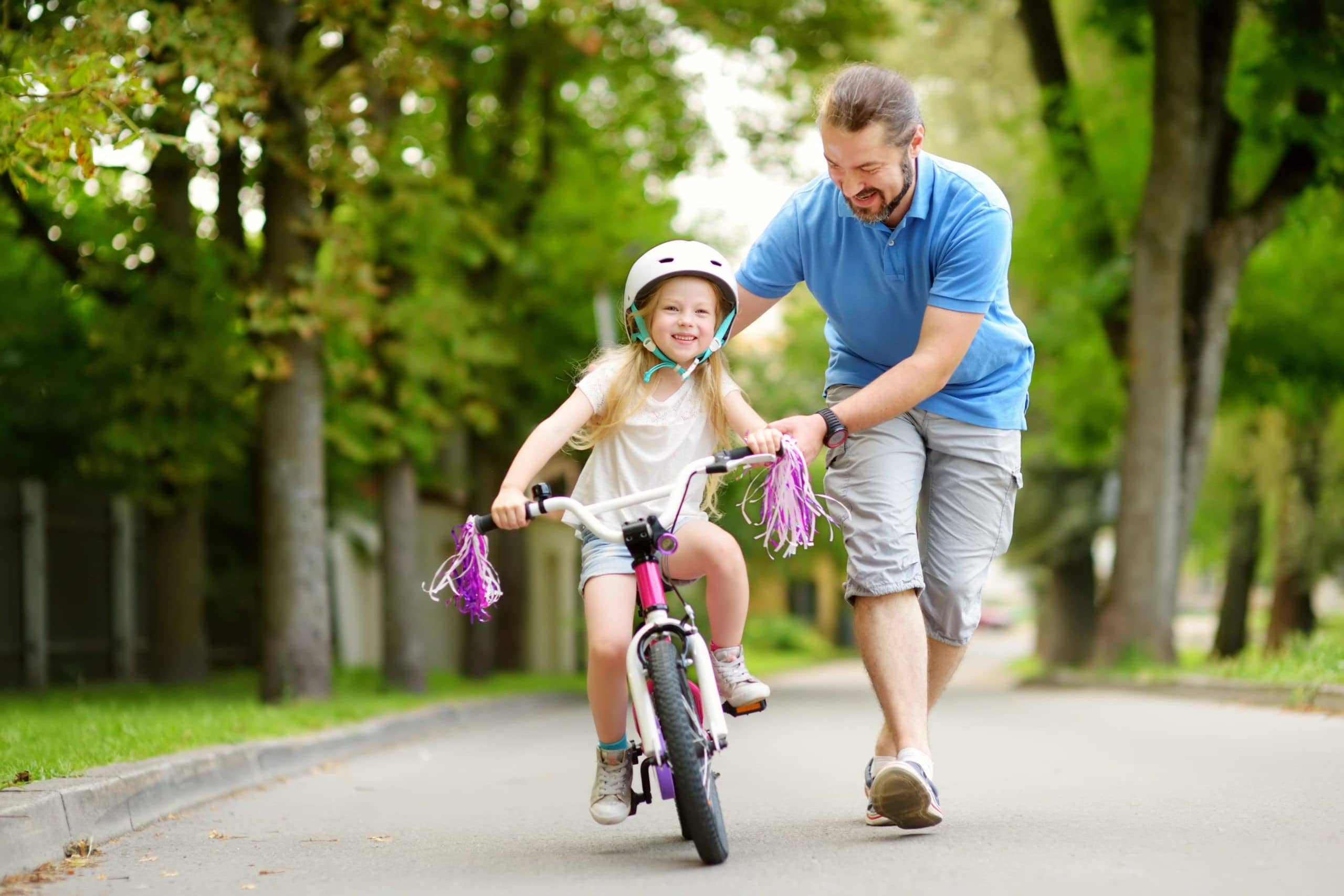 A father teaching cycle to her daughter